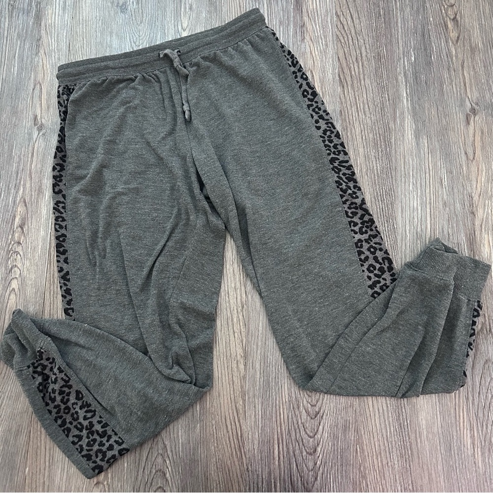 Splendid Lounge Joggers
Size S - Picture 3 of 5